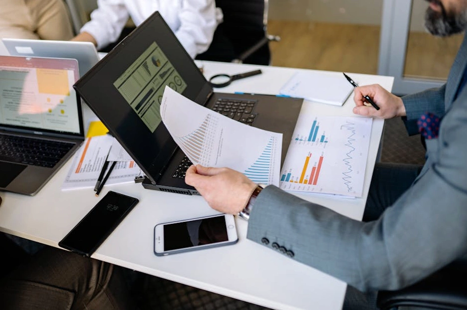 A professional financial advisor in a meeting with a client.